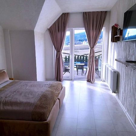 Four Seasons In Carpathians Hotel Myhove Eksteriør billede